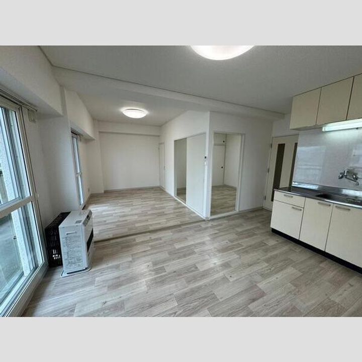 第78松井ビル302の居間