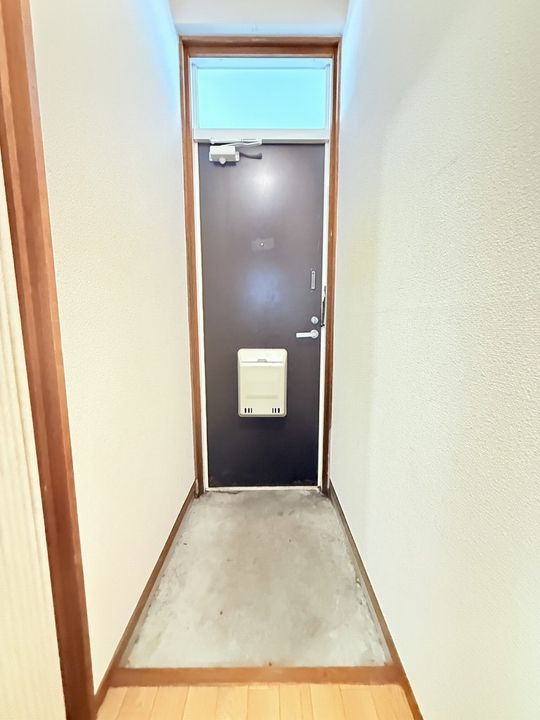 メゾンメモワール205の玄関