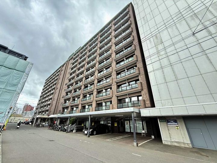 アン・セリジェ壱番館1013の外観