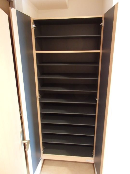 ティアラタワー中島倶楽部(Ⅰ−Ⅳ)の玄関