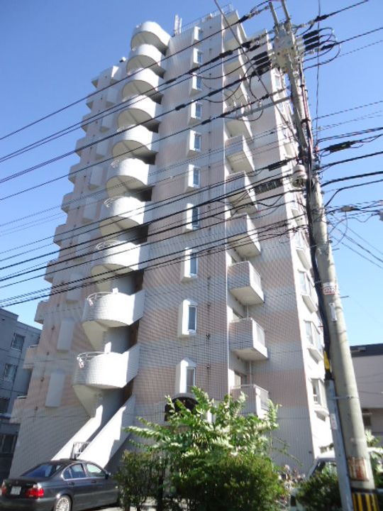 クレステージ南6条801の外観