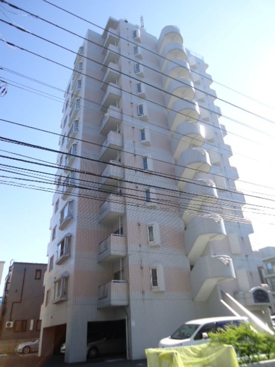 クレステージ南6条801の外観