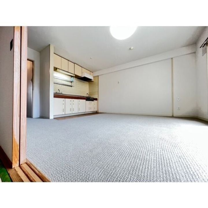 シャンボール大通第2の居間