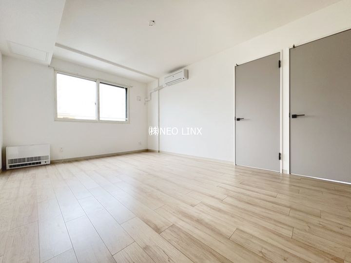 レブニーズ ザ・レジデンス 宮の森の居間