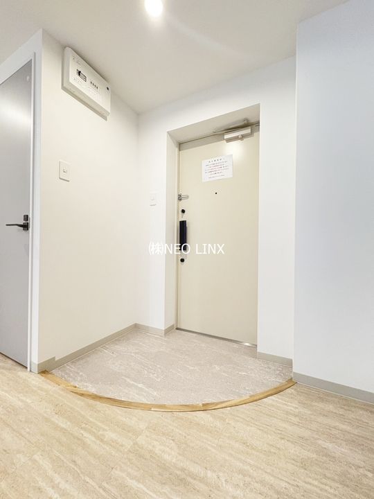 レブニーズ ザ・レジデンス 宮の森の玄関