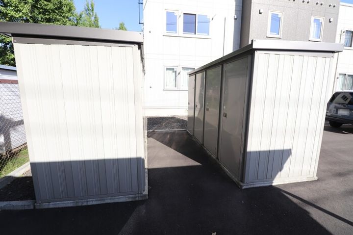 セザール川沿の内装