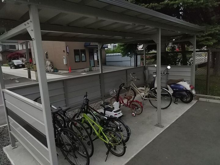 セザール川沿の外観