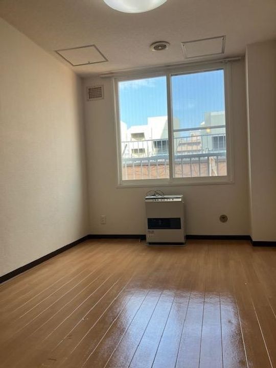 アルファビル大通西17609の居間