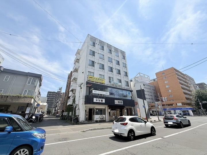 アルファビル大通西17の外観