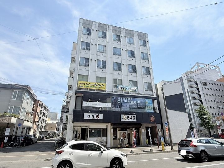 アルファビル大通西17の外観