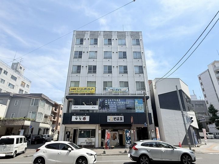 アルファビル大通西17の外観