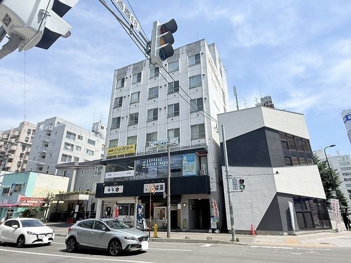 アルファビル大通西17の外観