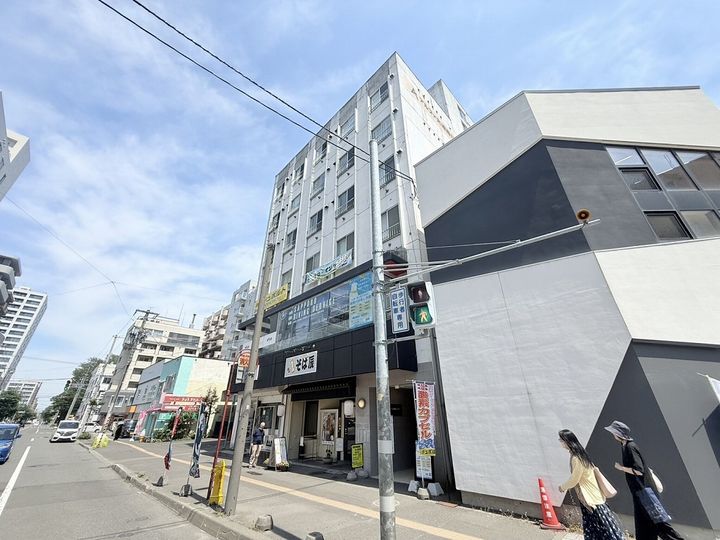 アルファビル大通西17の外観