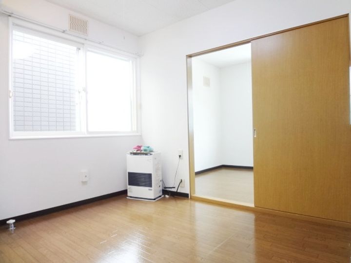 ファースト・J・17105の居間