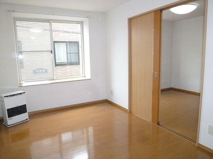 シーズンズ元町105の居間