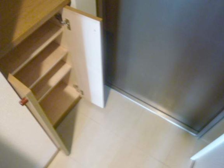 ロームラス桑園の玄関