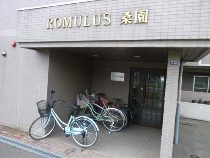 ロームラス桑園の外観