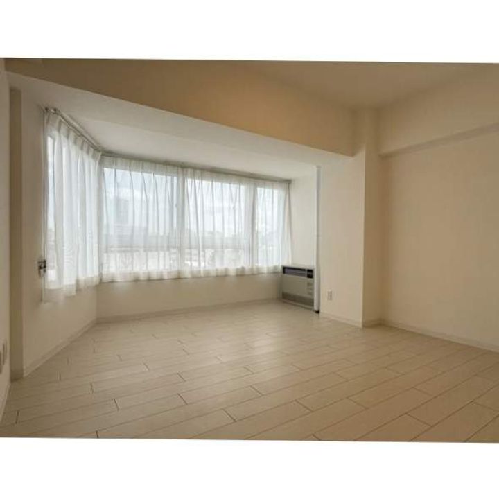 宮の森グランドハイツ602の居間