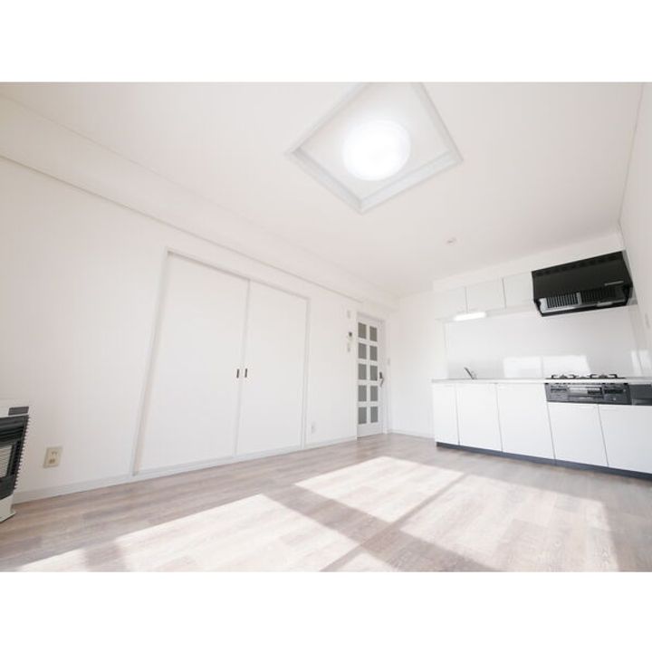 ロイヤル麻生305の居間