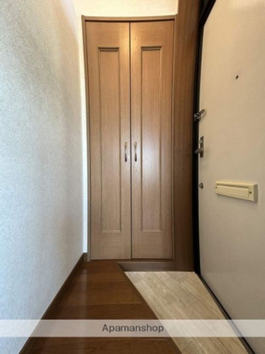 二十四軒2条2丁目 貸室3Fの玄関