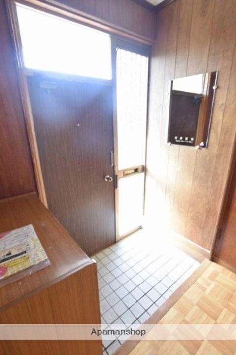 アリーナ(旧斉藤マンション)202の玄関