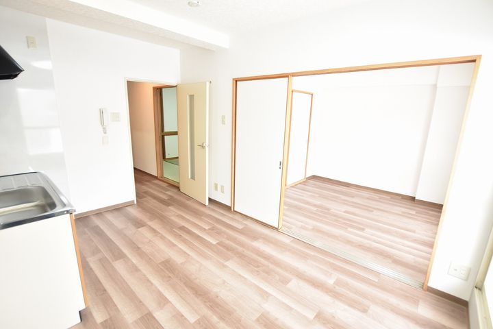 M’SFLATS(エムズフラッツ)402の居間