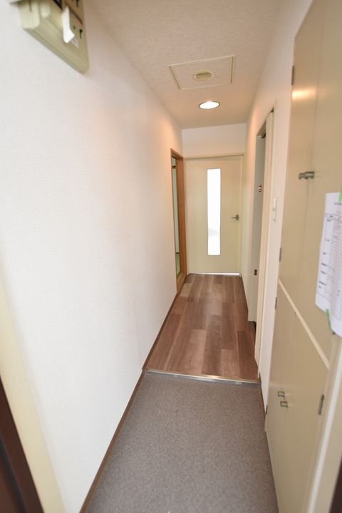 M’SFLATS(エムズフラッツ)402の玄関