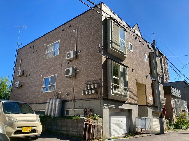 富岡セラディール105の外観