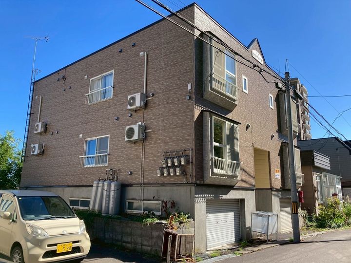 富岡セラディール105の外観