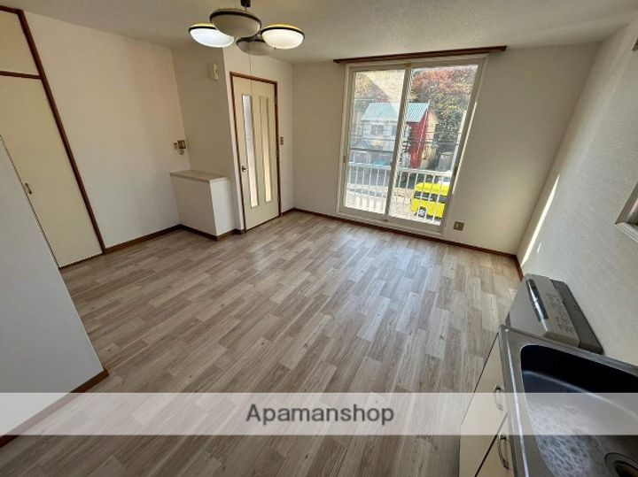 マージュ春日台201の居間