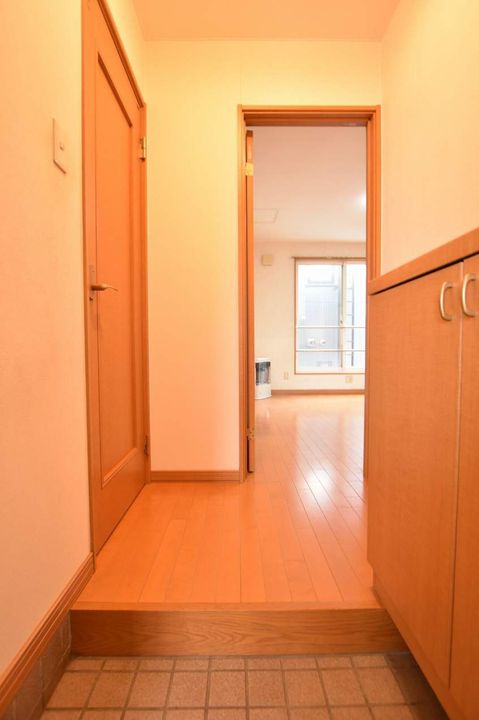 椿通アビタシオンの玄関