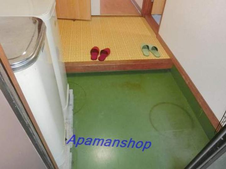 第五緑荘203の玄関