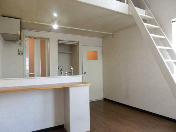 AMS桜E棟201の居間