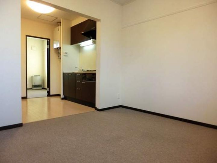 レオネクストユアーズ若竹103の居間