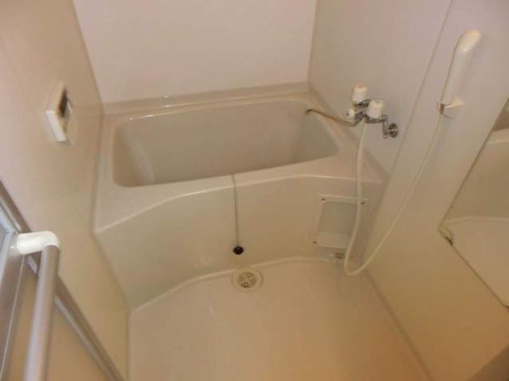 レオネクストユアーズ若竹103の風呂