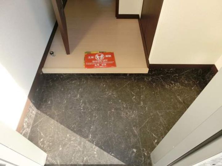 レオネクストユアーズ若竹103の玄関