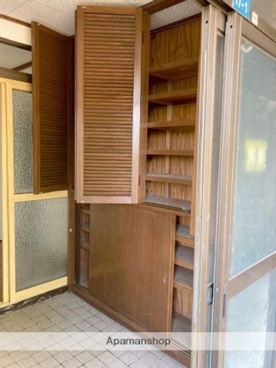 グランディール緑101の玄関