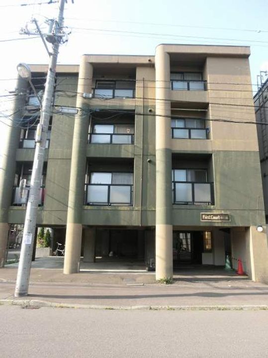 ファーストコート中の島201の外観