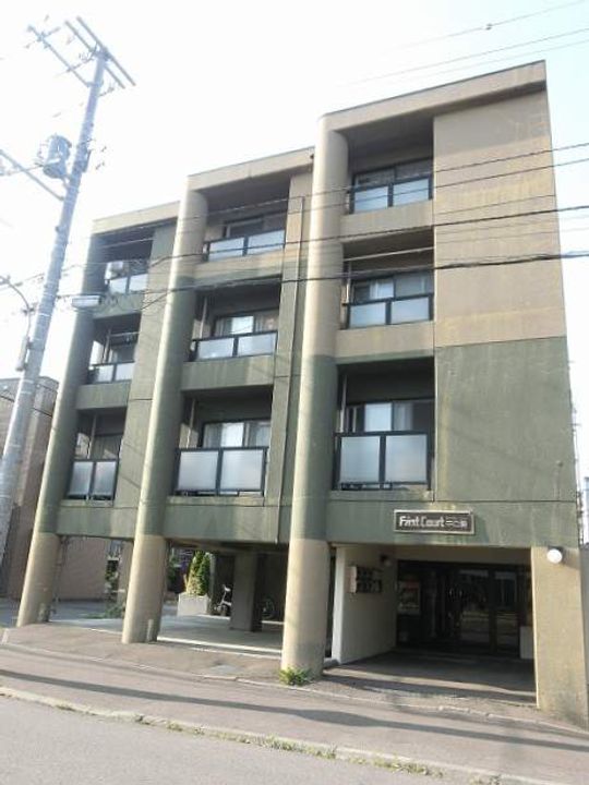 ファーストコート中の島201の外観