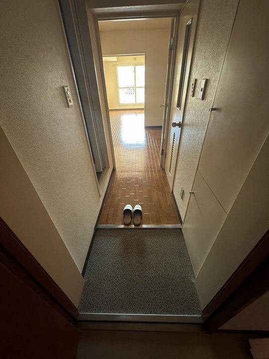 エンドレス三井西岡216の玄関