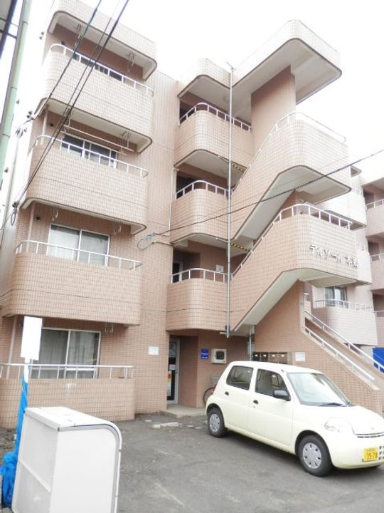 北海道札幌市白石区本郷通9丁目北の賃貸マンションの外観