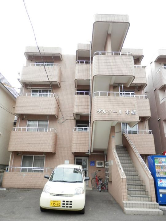 北海道札幌市白石区本郷通9丁目北の賃貸マンションの外観