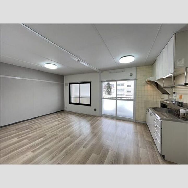 札幌西月寒団地4号棟00203の居間