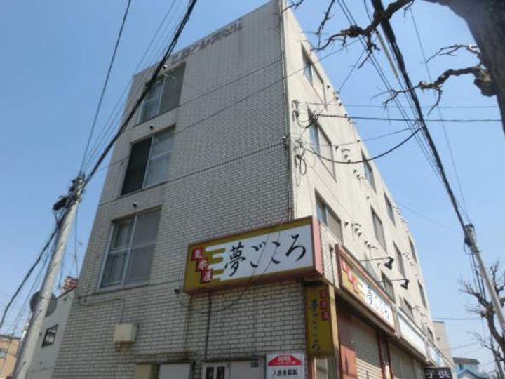 プログレスビルの外観