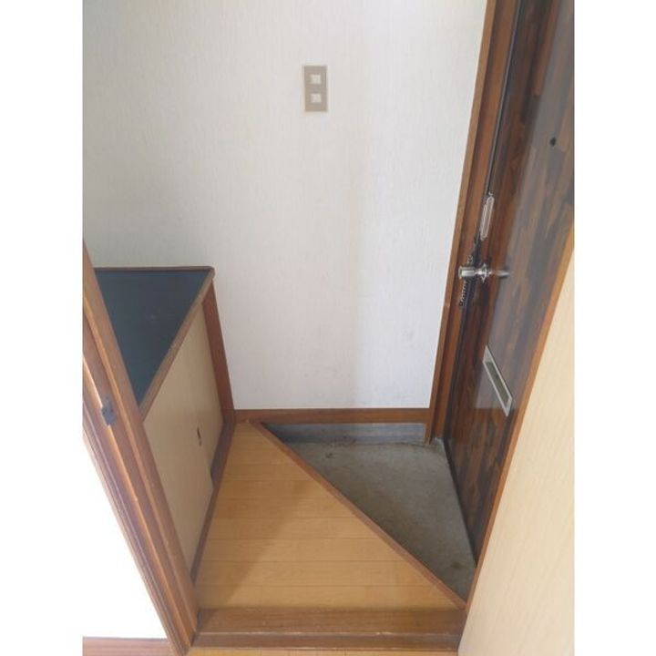 ミズノキングハウス206の玄関