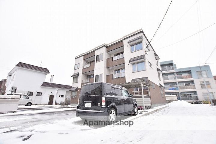 クレール新川の外観