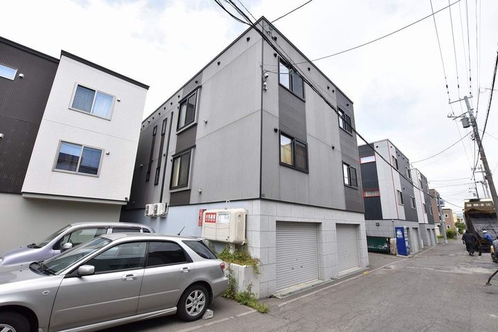 フォルム八軒の外観