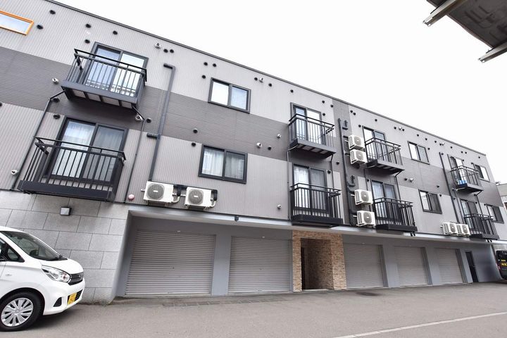 フォルム八軒の外観