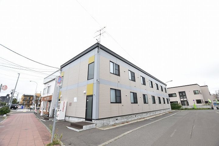 レオパレスエムスの外観