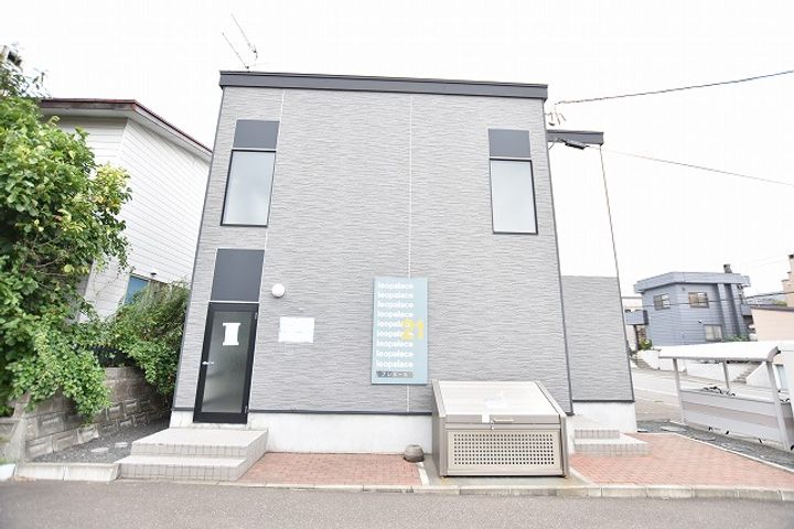 レオパレスプレミール104の外観